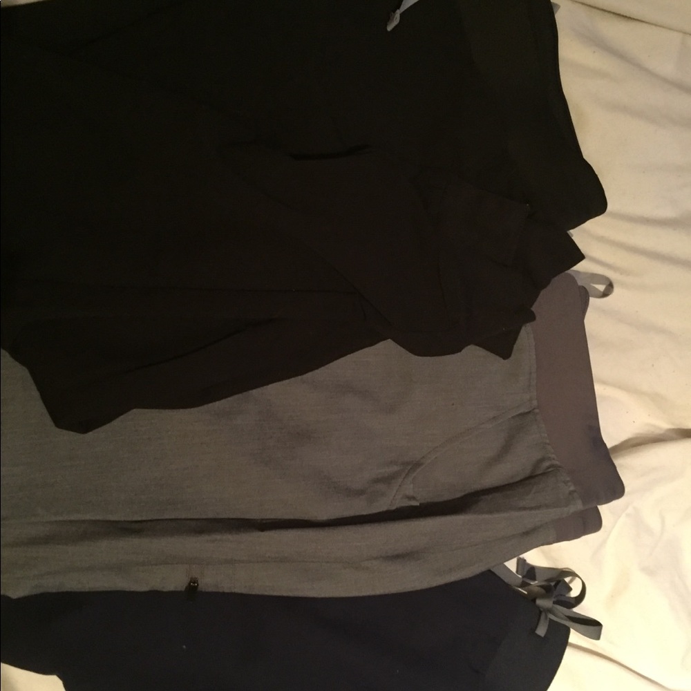 3 figs Jogger pants size Large